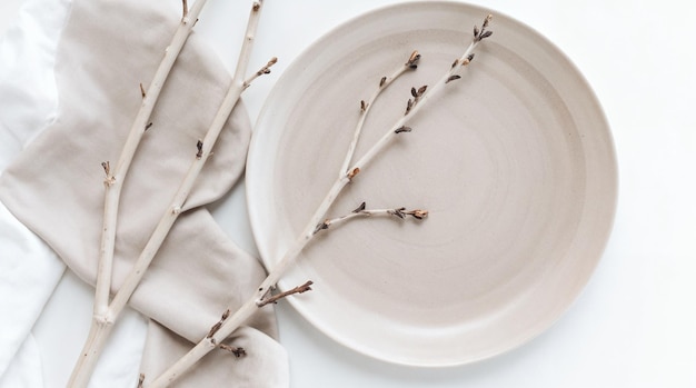 Farfurie cu mâncare preparată minimalist